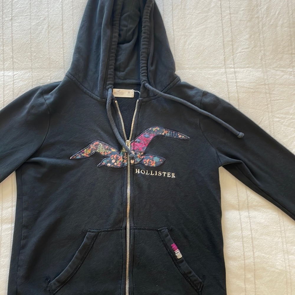 Black almost new sweatshirt